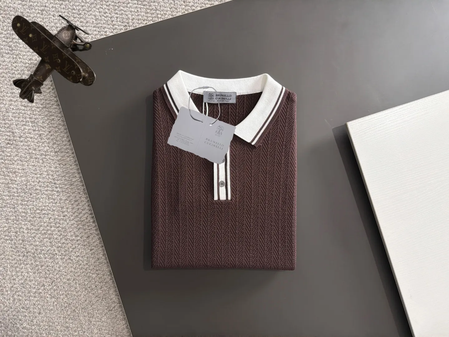 Next day shipment High Quality BC 2026 Summer New Arrival men's short-sleeved T-shirt Made of combed cotton yarn knitted cotton fabric, pure cotton high-weight special yarn, it feels full of weight when weighed, and the upper body is more textured than ordinary T-shirts. This texture can cope with the weather easily and is suitable for both hot and cold! The pattern on the chest adopts three-dimensional embroidery technology, and is perfectly produced stitch by stitch with reference to the original version! Loose fit design, looks noble. Size: M to XXXL